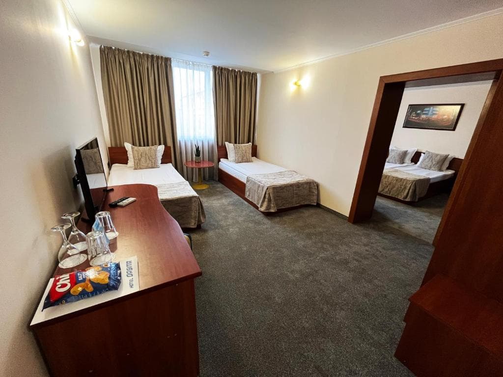 Hotel Orbit - 11