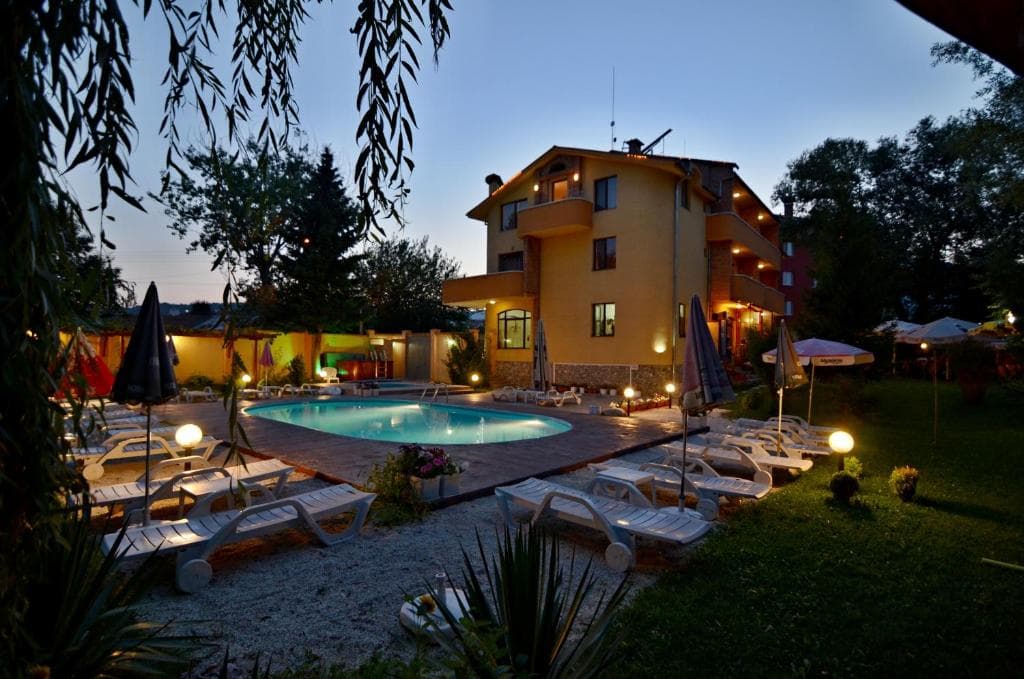 Family Hotel Iv - 11