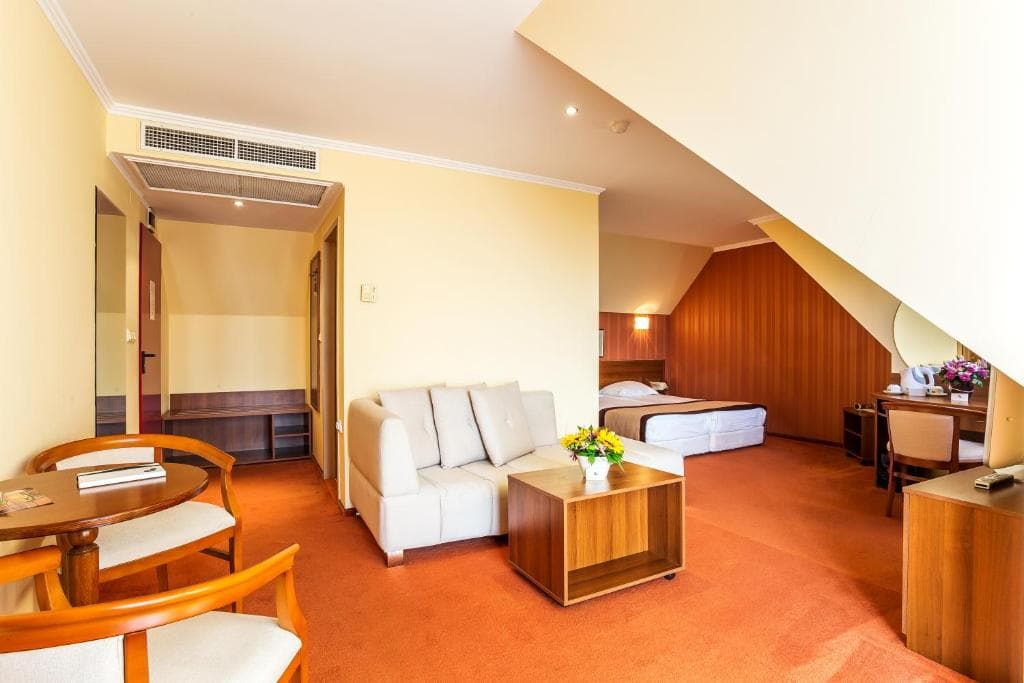 Saint George Hotel and Spa - 2