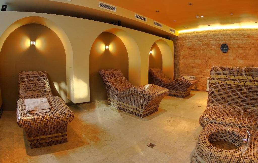 Radina's Way Hotel
