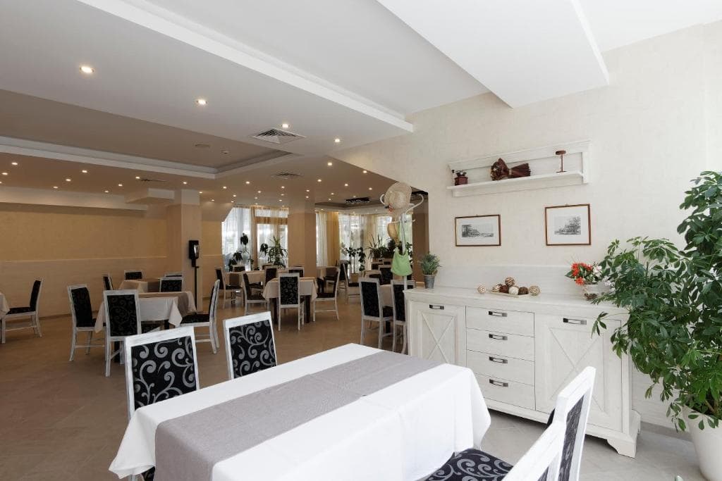 Hotel Slavey - 8