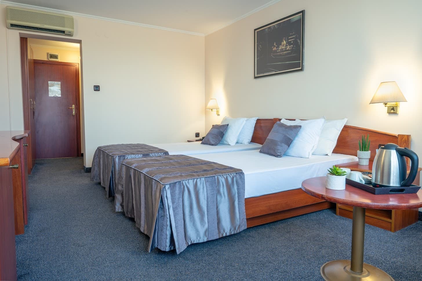 Hotel Orbit